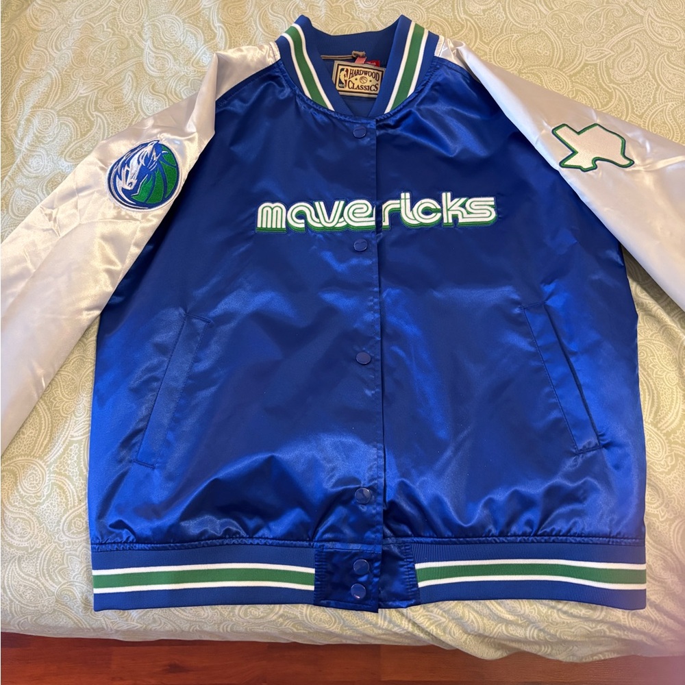 Womens Mitchell & Ness Dallas Mavericks Jacket Size Large